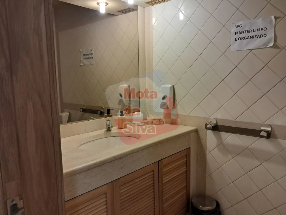 Loja para Arrendamento em Almada, Cova da Piedade, Pragal e Cacilhas Foto 11