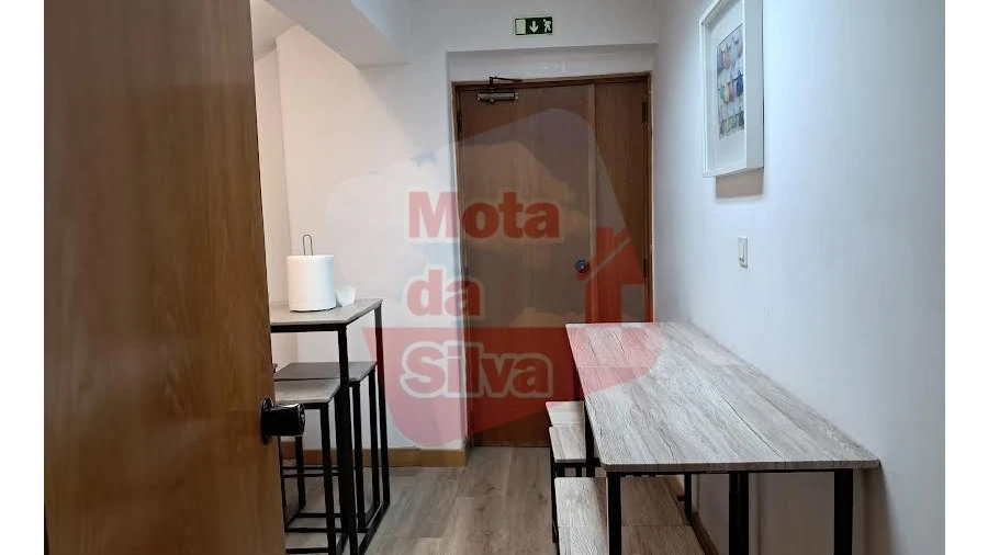 Loja para Arrendamento em Almada, Cova da Piedade, Pragal e Cacilhas