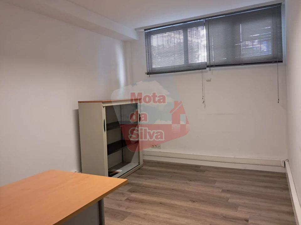 Loja para Arrendamento em Almada, Cova da Piedade, Pragal e Cacilhas Foto 8
