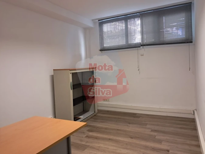 Loja para Arrendamento em Almada, Cova da Piedade, Pragal e Cacilhas Foto 5