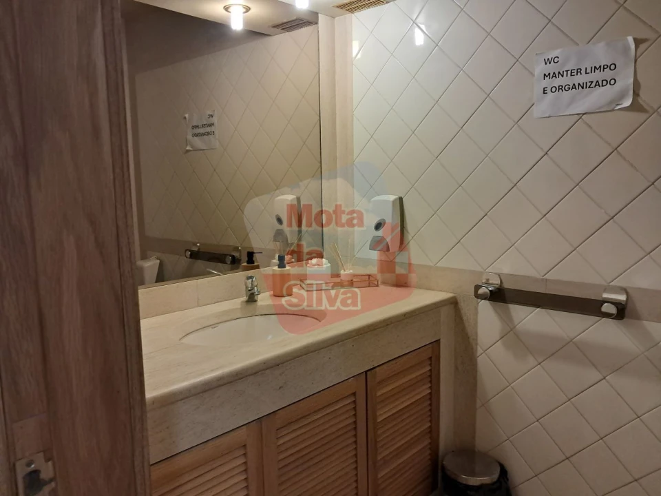 Loja para Arrendamento em Almada, Cova da Piedade, Pragal e Cacilhas Foto 8