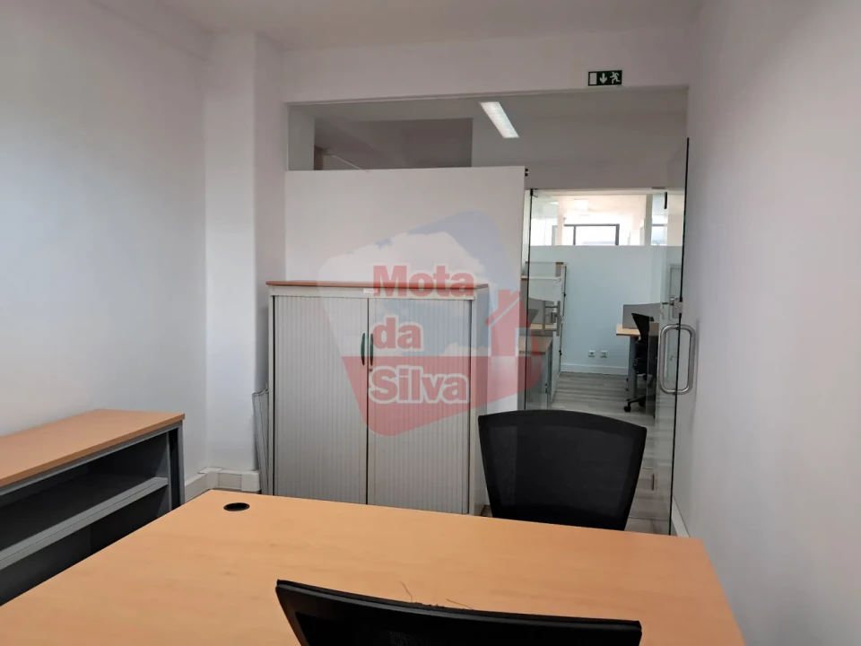 Loja para Arrendamento em Almada, Cova da Piedade, Pragal e Cacilhas Foto 6