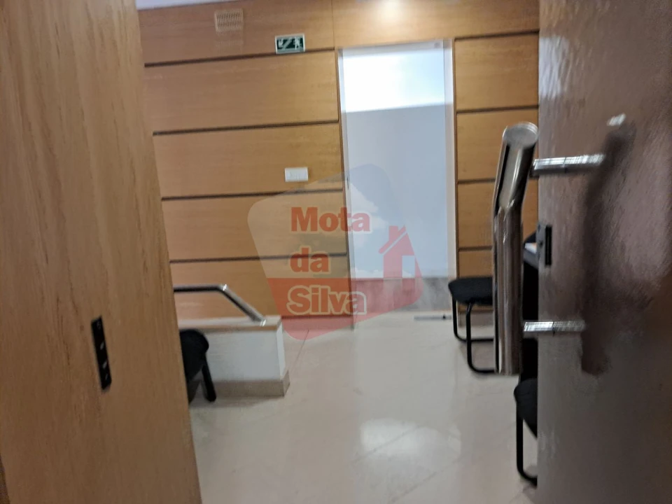 Loja para Arrendamento em Almada, Cova da Piedade, Pragal e Cacilhas Foto 12