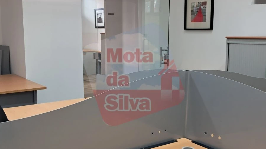 Loja para Arrendamento em Almada, Cova da Piedade, Pragal e Cacilhas