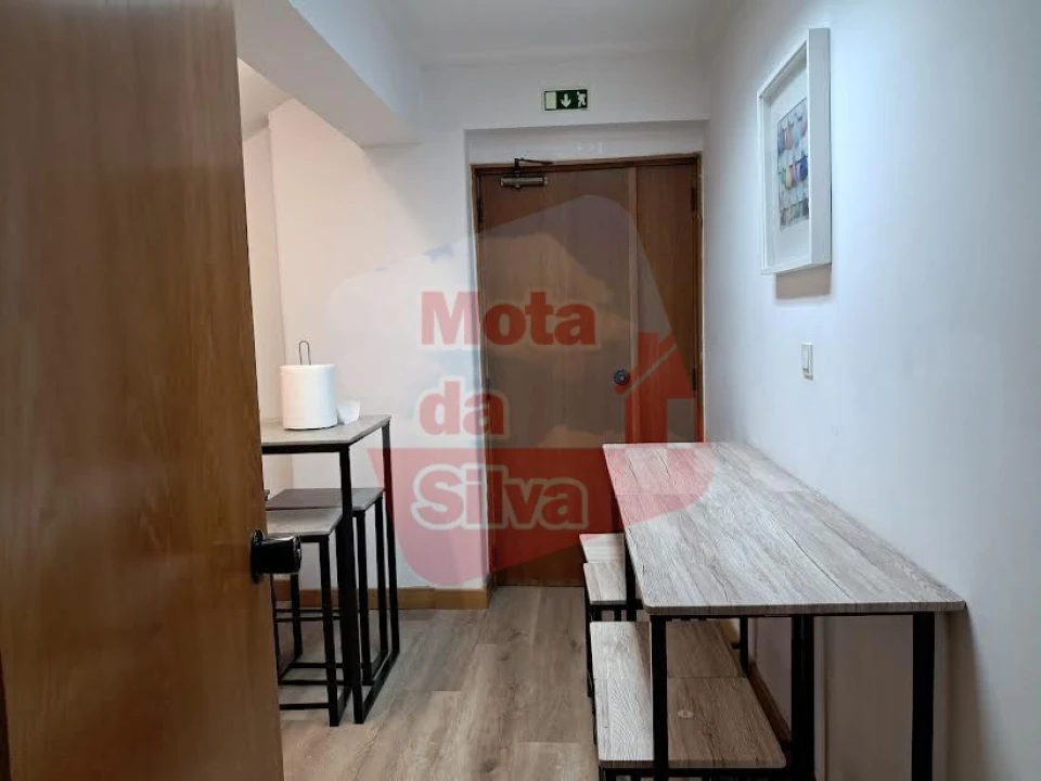 Loja para Arrendamento em Almada, Cova da Piedade, Pragal e Cacilhas Foto 1