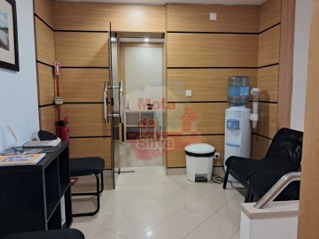 Loja para Arrendamento em Almada, Cova da Piedade, Pragal e Cacilhas
