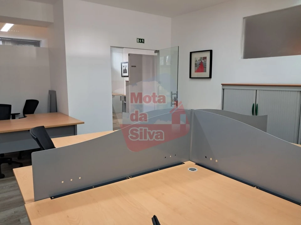 Loja para Arrendamento em Almada, Cova da Piedade, Pragal e Cacilhas Foto 2