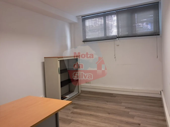 Loja para Arrendamento em Almada, Cova da Piedade, Pragal e Cacilhas Foto 7