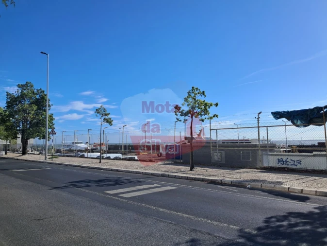 Loja para Arrendamento em Almada, Cova da Piedade, Pragal e Cacilhas Foto 19