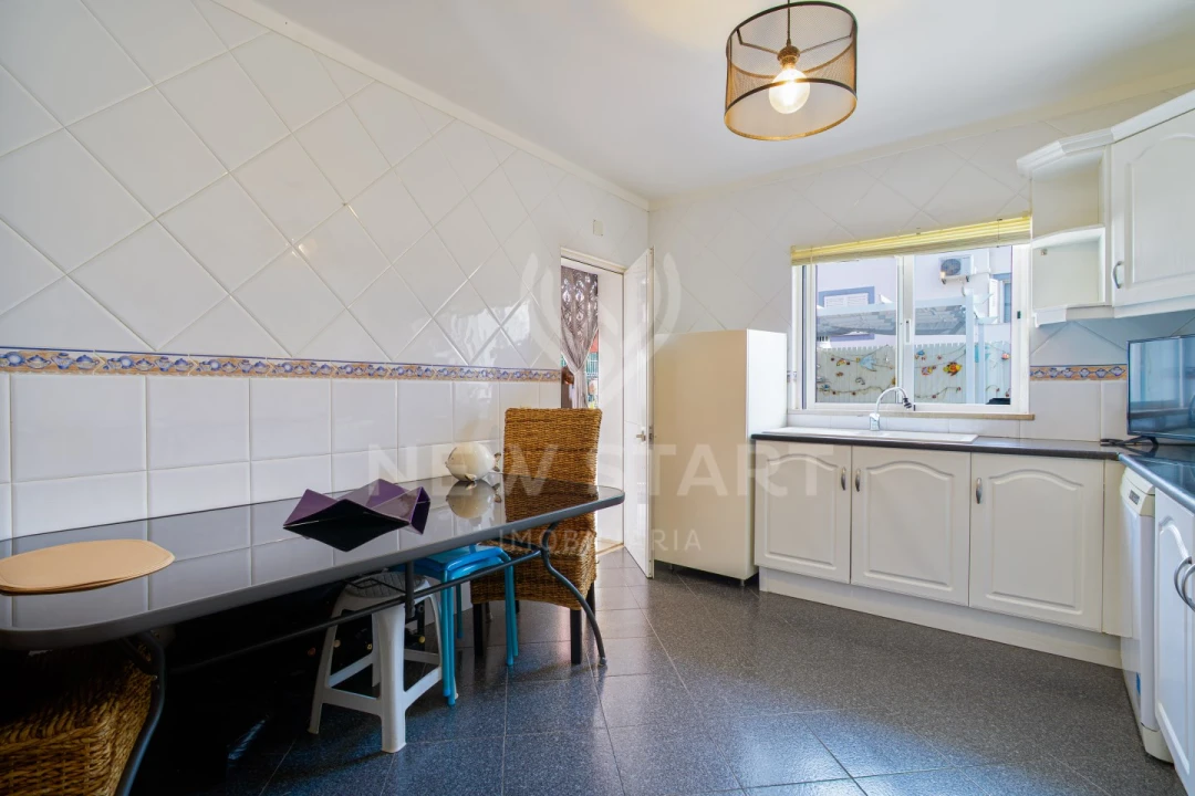Apartamento T3 para Venda em Quelfes Foto 8