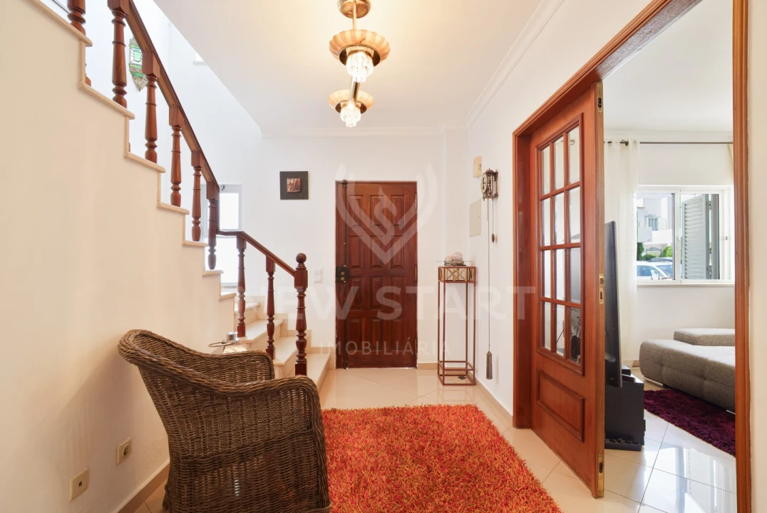 Apartamento T3 para Venda em Quelfes Foto 12