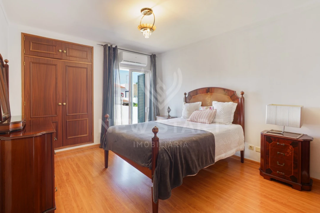 Apartamento T3 para Venda em Quelfes Foto 17
