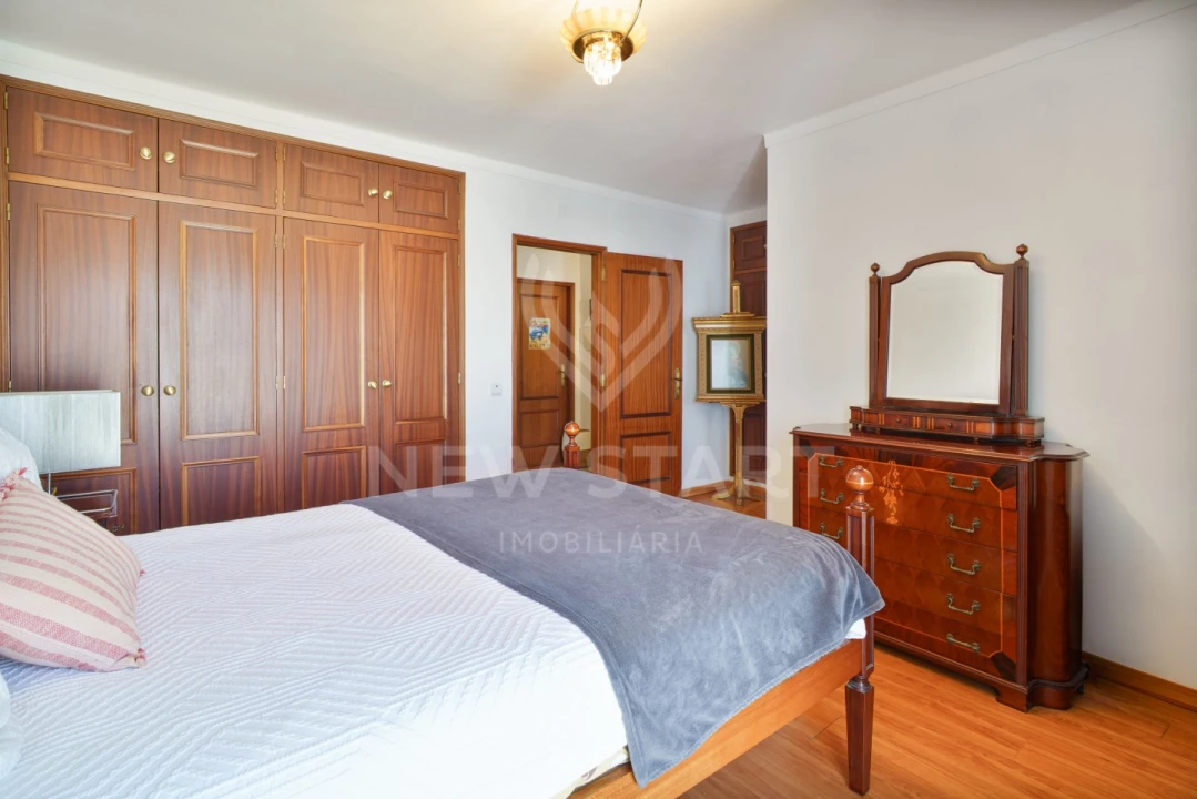 Apartamento T3 para Venda em Quelfes Foto 21