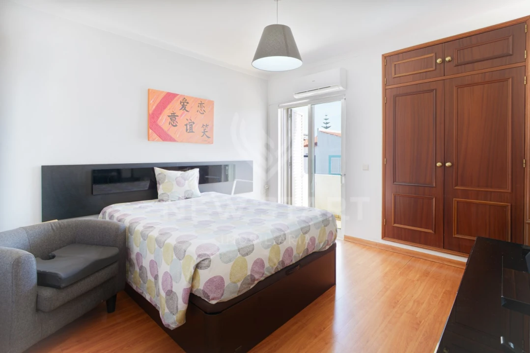 Apartamento T3 para Venda em Quelfes Foto 23