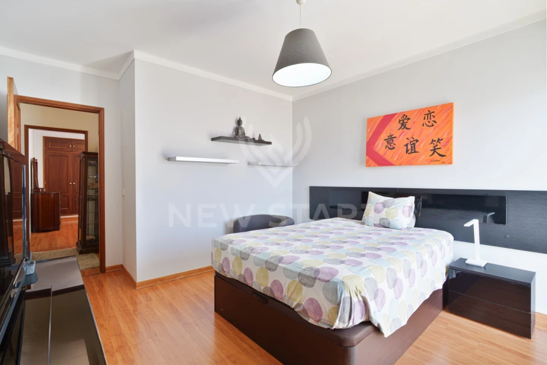 Apartamento T3 para Venda em Quelfes Foto 24