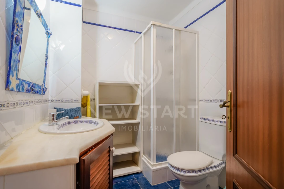 Apartamento T3 para Venda em Quelfes Foto 26