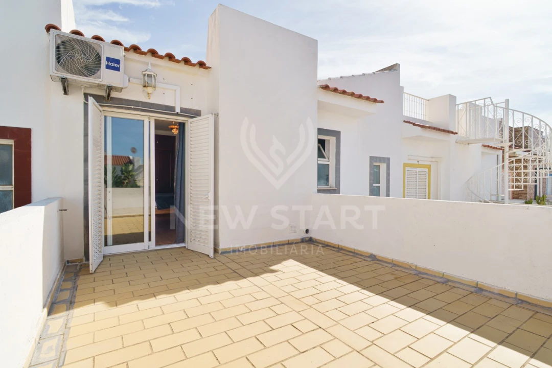 Apartamento T3 para Venda em Quelfes Foto 27