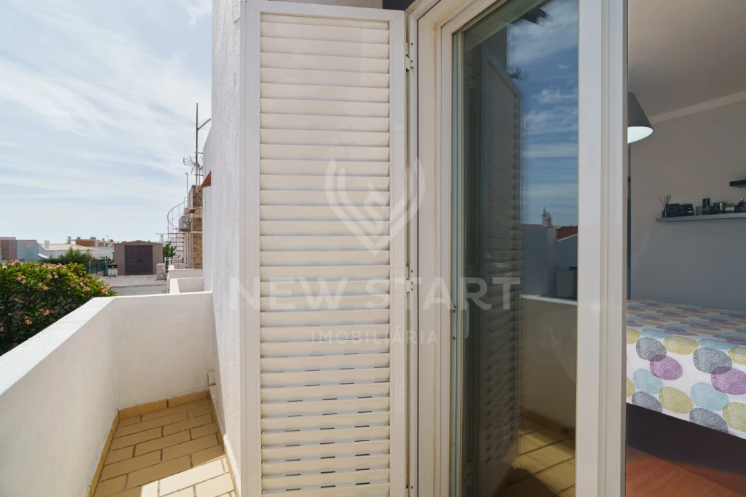 Apartamento T3 para Venda em Quelfes Foto 28