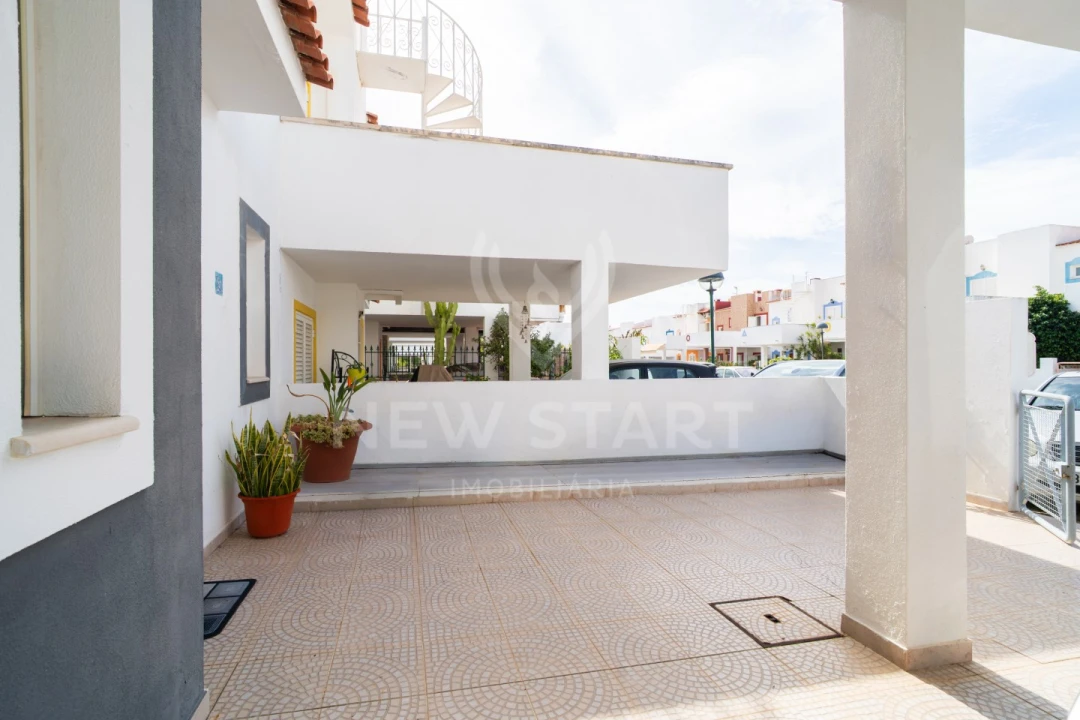 Apartamento T3 para Venda em Quelfes Foto 31