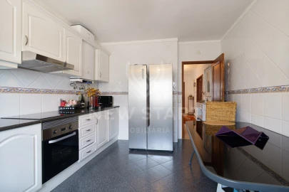 Apartamento T3 para Venda em Quelfes