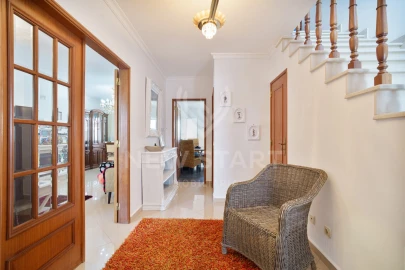 Apartamento T3 para Venda em Quelfes