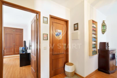 Apartamento T3 para Venda em Quelfes