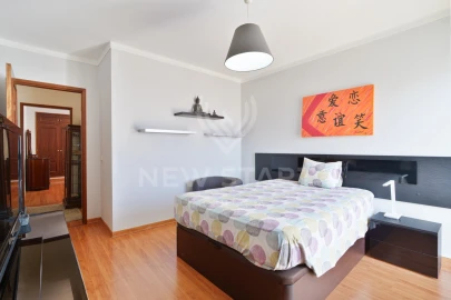 Apartamento T3 para Venda em Quelfes