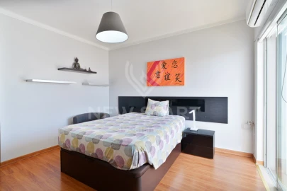 Apartamento T3 para Venda em Quelfes
