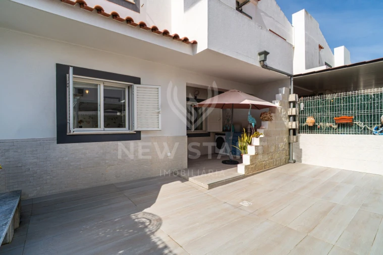 Apartamento T3 para Venda em Quelfes Foto 2