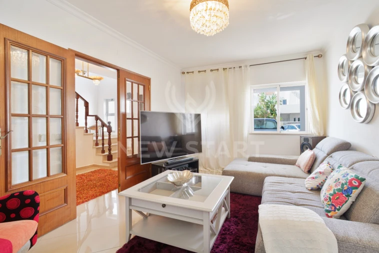 Apartamento T3 para Venda em Quelfes Foto 3