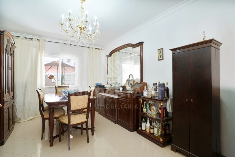 Apartamento T3 para Venda em Quelfes Foto 6