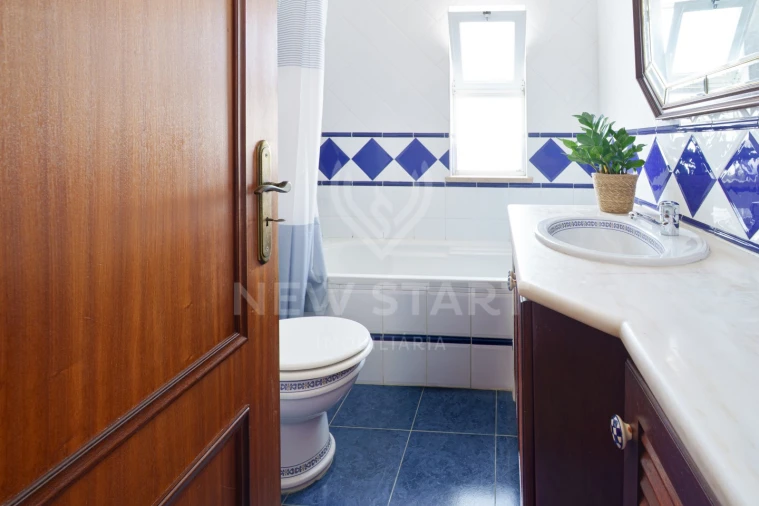 Apartamento T3 para Venda em Quelfes Foto 19