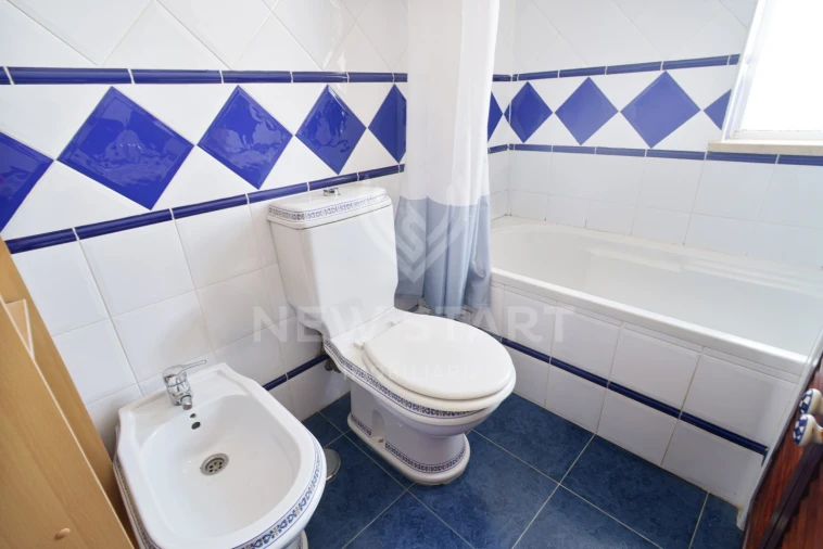 Apartamento T3 para Venda em Quelfes Foto 22