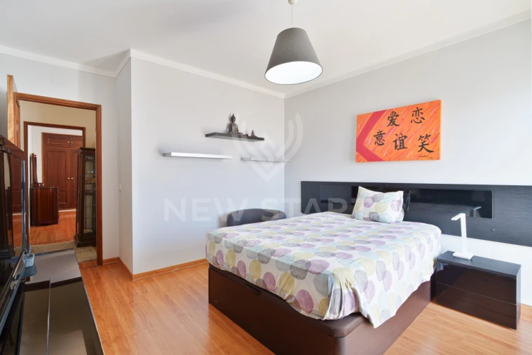 Apartamento T3 para Venda em Quelfes Foto 24