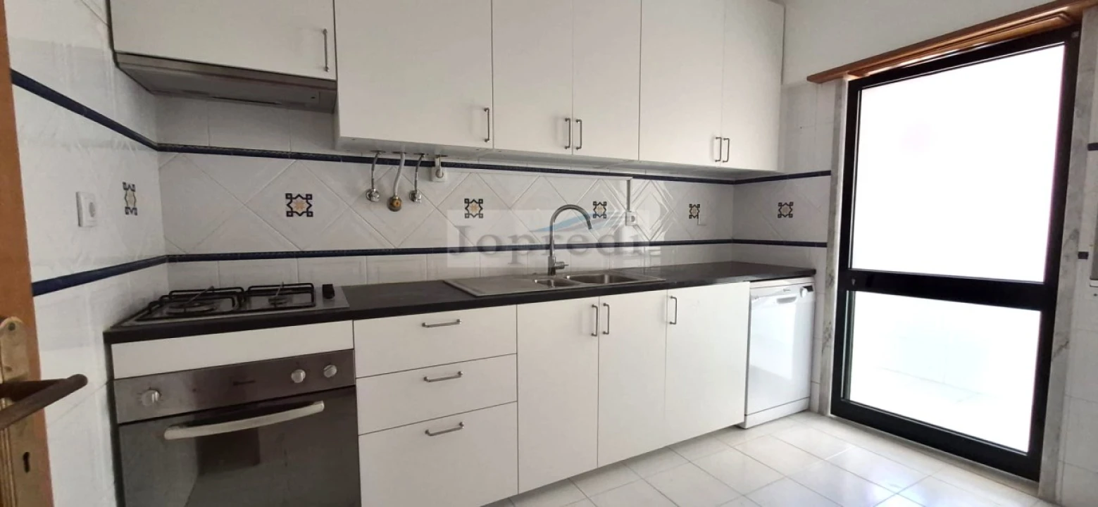Apartamento T2 para Arrendamento em Carcavelos e Parede Foto 5