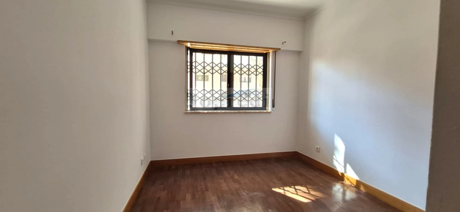 Apartamento T2 para Arrendamento em Carcavelos e Parede Foto 10