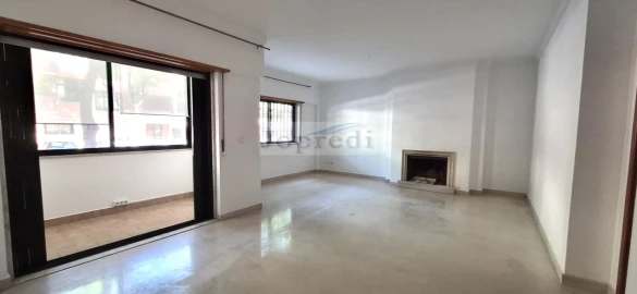 Apartamento T2 para Arrendamento em Carcavelos e Parede
