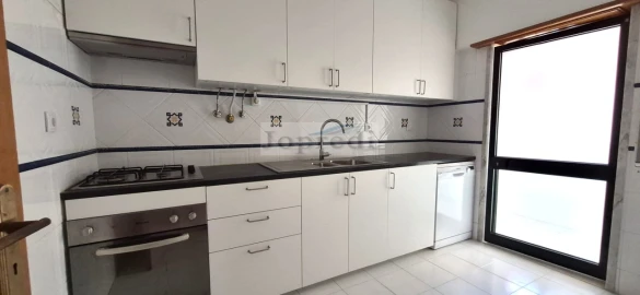 Apartamento T2 para Arrendamento em Carcavelos e Parede