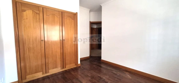 Apartamento T2 para Arrendamento em Carcavelos e Parede