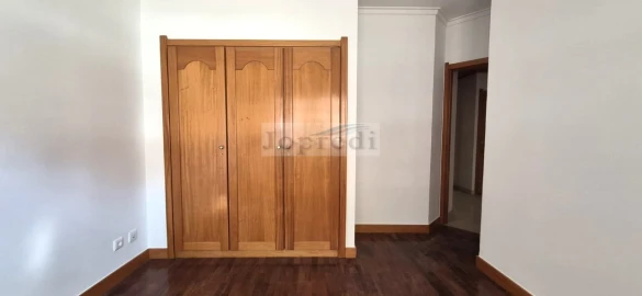 Apartamento T2 para Arrendamento em Carcavelos e Parede
