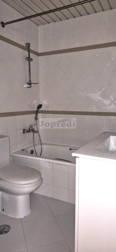 Apartamento T2 para Arrendamento em Carcavelos e Parede