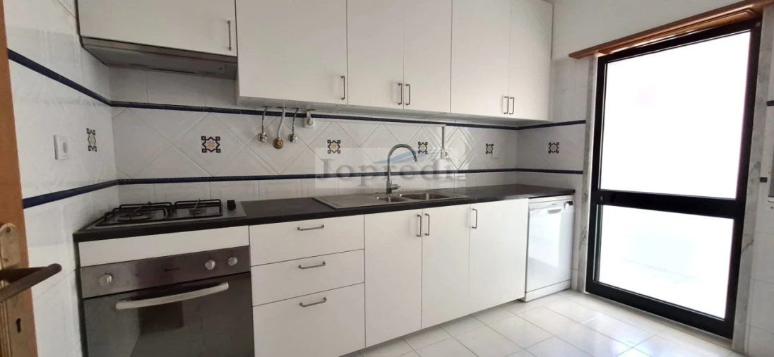 Apartamento T2 para Arrendamento em Carcavelos e Parede Foto 5