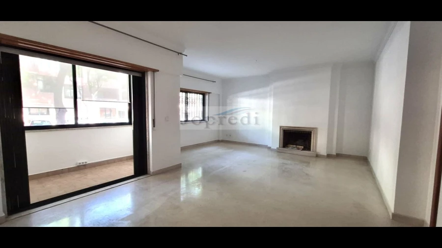 Apartamento T2 para Arrendamento em Carcavelos e Parede