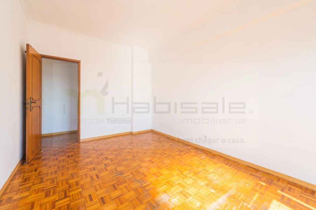Apartamento T3 para Venda em Massamá e Monte Abraão Foto 30