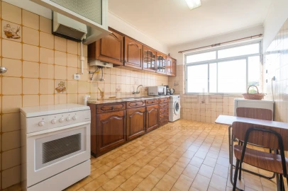 Apartamento T3 para Venda em Massamá e Monte Abraão