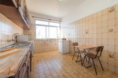 Apartamento T3 para Venda em Massamá e Monte Abraão