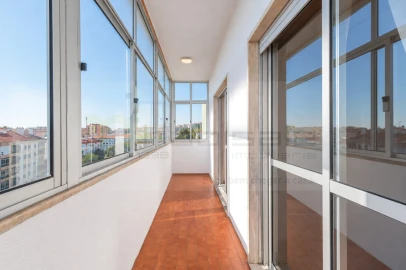 Apartamento T3 para Venda em Massamá e Monte Abraão