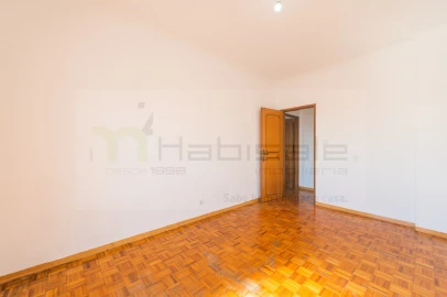 Apartamento T3 para Venda em Massamá e Monte Abraão