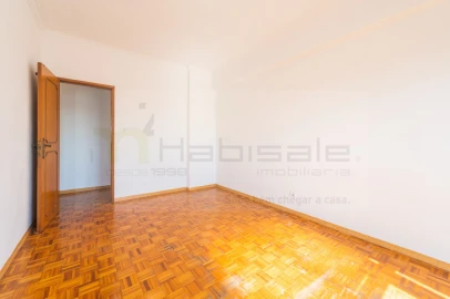Apartamento T3 para Venda em Massamá e Monte Abraão