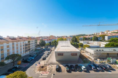 Apartamento T3 para Venda em Massamá e Monte Abraão